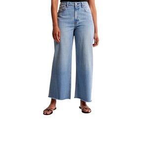 Abercrombie & Fitch High Rise Cropped Wide Leg Jean curve love 33 short